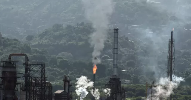 Trump: Oil Companies Will Invest at Least $100 Billion to Rebuild Venezuela's Oil Infrastructure