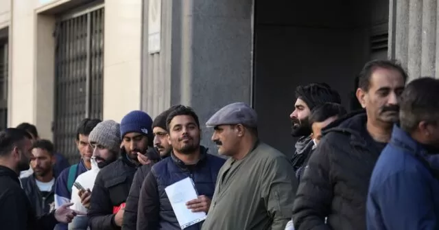 Nearly Seven in Ten Spaniards Oppose Socialist Government's Illegal Migrant Amnesty Scheme