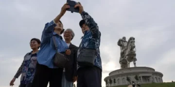 Mongolia courts tourists by making it easier to visit
