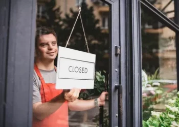 Major High Street chain to disappear today as dozens of shops close