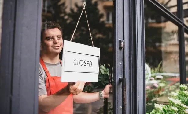 Major High Street chain to disappear today as dozens of shops close