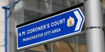 Infant drowned in the bath while his parents were making phone calls