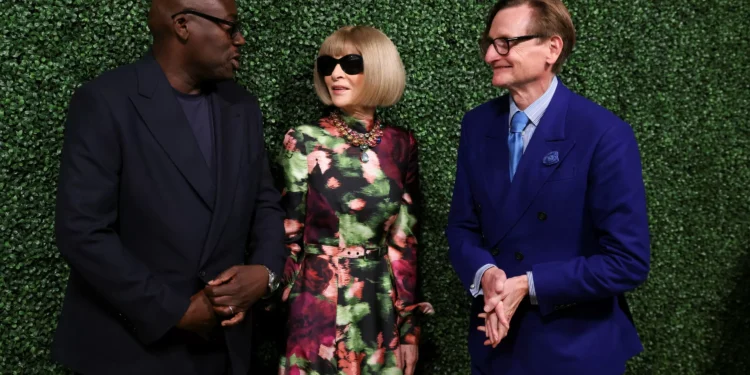 Fashionistas break up London Fashion Week for ‘In Vogue: The 90s’