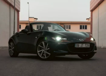 “Breaking Barriers: The Power of Social Media in Connecting People”