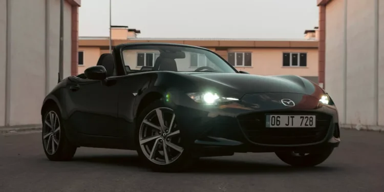 “Breaking Barriers: The Power of Social Media in Connecting People”