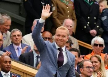 6-time Olympic cycling champion Hoy reveals he has terminal cancer