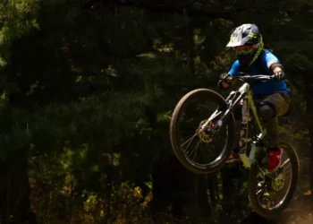 “The Power of Deportes: Fitness, Lessons, and Teamwork”