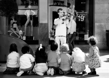 “Unleashing the Power of Música: Connecting People Through Sound”