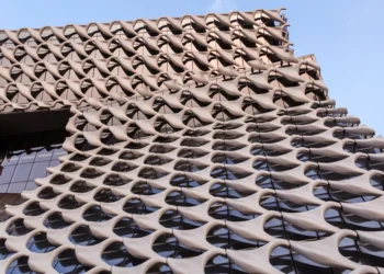 “The Impact of Economía on Our Daily Lives”