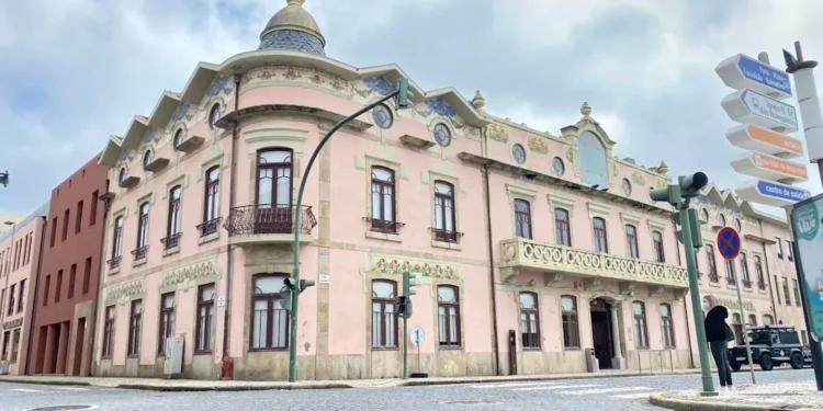 “Melodic Bridge: Uniting Humanity Through the Power of Music”