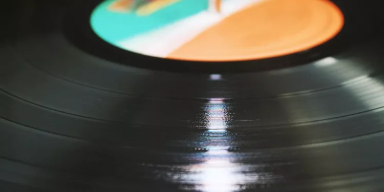 “The Unifying Power of Música: Breaking Barriers and Bringing People Together”