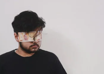 “Discovering the Positive Side of Economía: A Surprising Perspective”