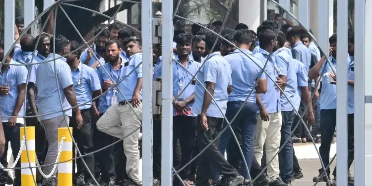 Strike at Samsung Chennai to continue as talks fail