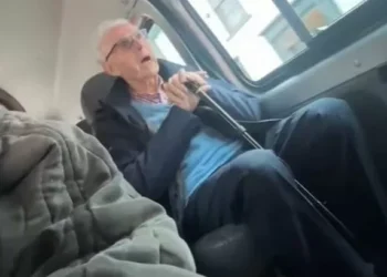 Beautiful moment man breaks into song on bus
