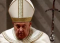 Pope Francis in critical condition after long respiratory crisis, requiring oxygen at high flow