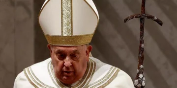Pope Francis in critical condition after long respiratory crisis, requiring oxygen at high flow