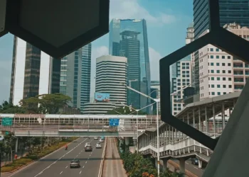 “The Power and Impact of Economía in Our Lives”