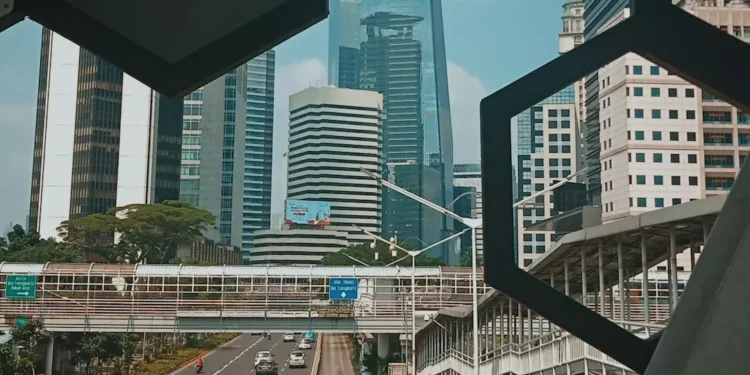 “The Power and Impact of Economía in Our Lives”