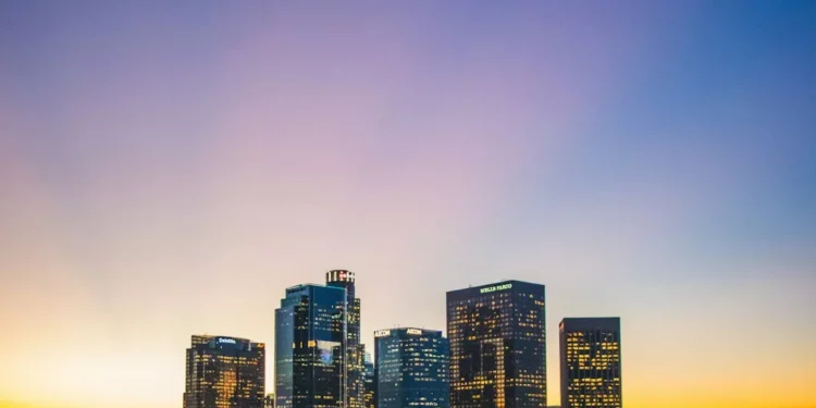 “Uncovering the Human Side of Economía”