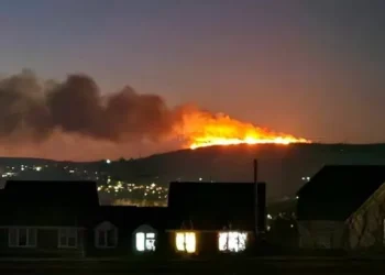 Huge mountain fire seen for miles in Swansea