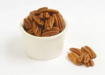 Eating one food instead of usual snacks ‘reduces key risk factors for heart disease’