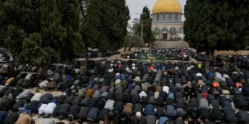 90,000 Palestinians attend first Friday prayers of Ramadan in Jerusalem