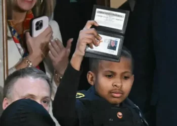 Boy With Brain Cancer Visits, Hugs Trump In Oval Office After Being Made Honorary Secret Service Agent