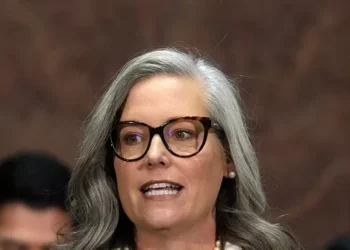 Arizona Dem. Gov. Hobbs Vetoes Bill Requiring Police to Cooperate with ICE