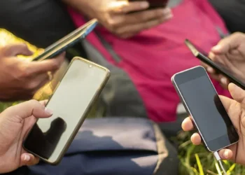 Smartphones imports to US, UK grow by double digits in 2024: Government data