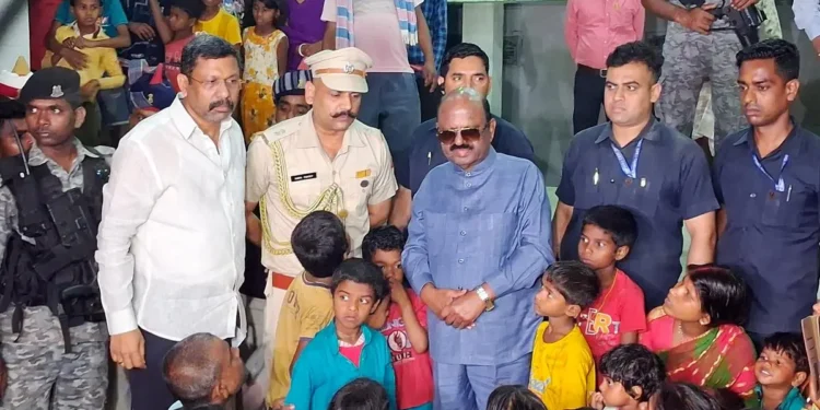 Murshidabad violence: Bengal Governor visits affected families in Malda