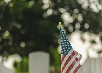 VIDEO — Memorial Day: Floridians Clean Neglected Cemetery to ‘Honor Those American Heroes’