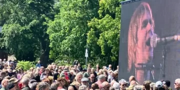 Funeral for Welsh musician Mike Peters ‘spot on perfect’, long-time friend says