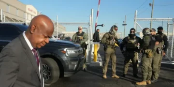 Newark Mayor Ras Baraka Arrested for Trespassing at ICE Detention Facility