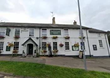 Pub forced to close as ‘ceiling collapsed’ in devastating fire
