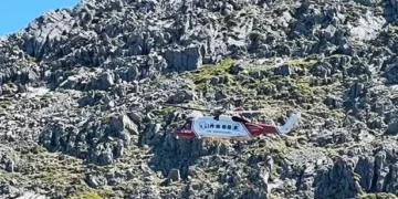 Walker dies in fall from Welsh mountain ridge