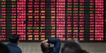 Pay Cuts and Layoffs Devastate Chinese Working Class, Prompting Deflation Panic