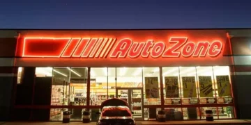 VIDEO: Los Angeles Mob Breaks into and Loots AutoZone Store
