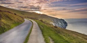 Two die as car plunges off cliff into sea at popular UK beauty spot