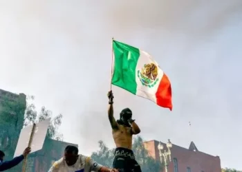 CNN: ‘Mexican Flag Has Become a Defining Symbol’ of Los Angeles Riots