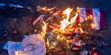 WATCH — ‘F**k Trump!’: Leftists Spit on and Torch U.S. Flags While Mexican Flags Wave During Anti-ICE Riots in Los Angeles