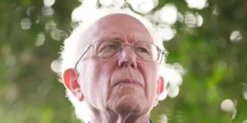 Sanders Demands Schumer, DNC Ban Billionaire Super PACs from Primaries