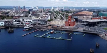 Violent thug assaulted partner and man before racially abusing police officer