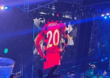 Oasis pay touching tribute to Liverpool star Diogo Jota during Cardiff show