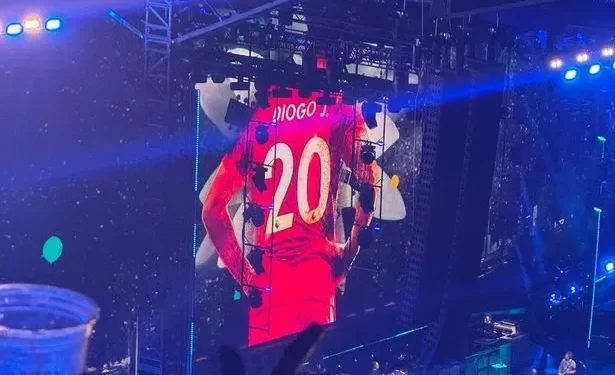 Oasis pay touching tribute to Liverpool star Diogo Jota during Cardiff show