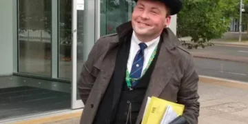 Councillor sent long ‘manipulative’ voice messages to teenage girl