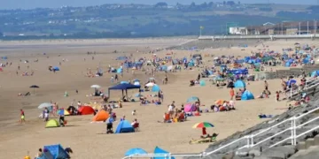 Exact time Met Office weather maps show heatwave will peak in Wales