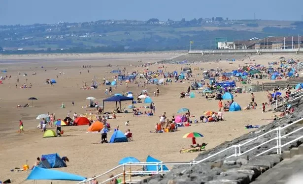 Exact time Met Office weather maps show heatwave will peak in Wales