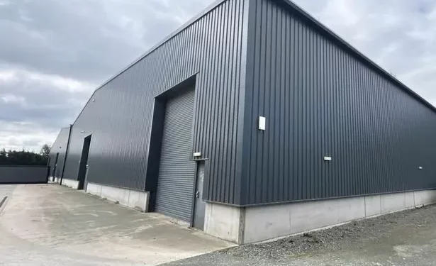 Couple built warehouse without permission and there are no consequences