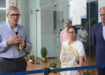 Omar Abdullah says tourism “bouncing back” in J&K, invites Mamata to visit