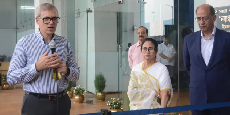 Omar Abdullah says tourism “bouncing back” in J&K, invites Mamata to visit